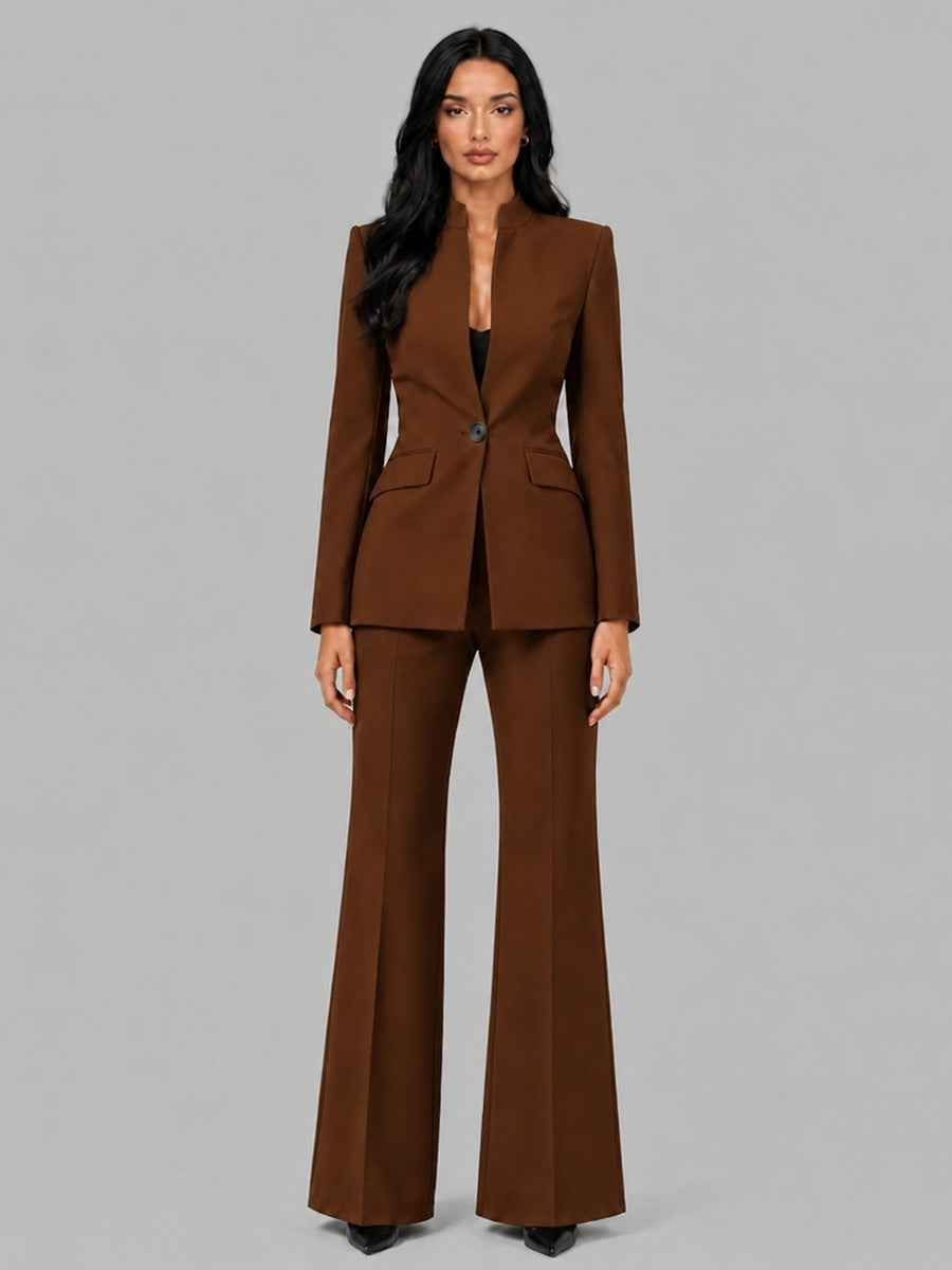 Faustina | Conjunto de Dos Piezas con Blazer Cuello Mao y Pantalón Acampanado