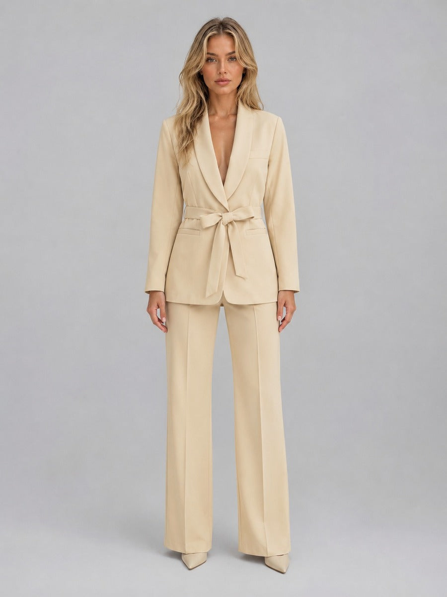 Genziana | Conjunto de Dos Piezas con Blazer Cuello Chal y Cinturón