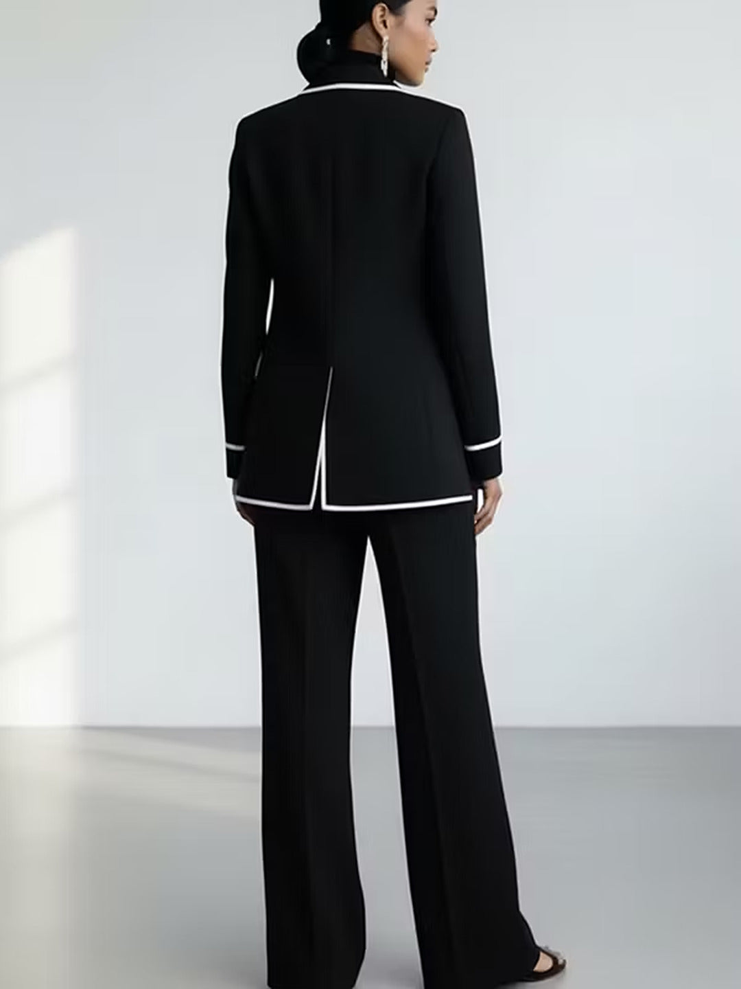 Clementina | Conjunto de Blazer y Pantalón con Vivos en Contraste, Negro